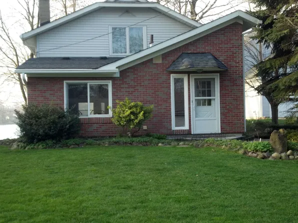 1523 Tipton Rd, Lake Orion, MI 48362