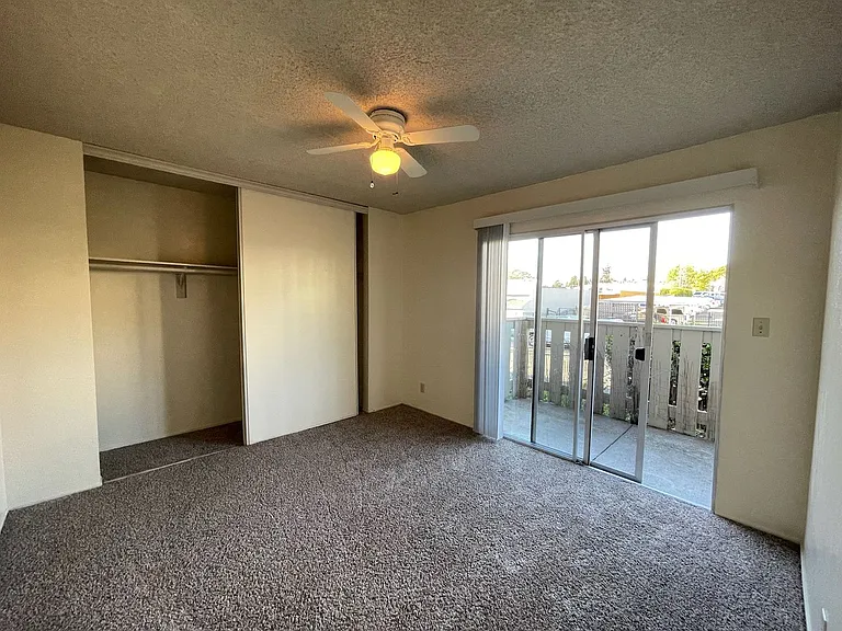 Sharis Apartments — Photo 48