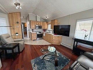 3rd image of 10442 N Frontage Rd #383