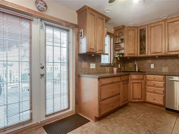 4th image of 6106 Avenue T