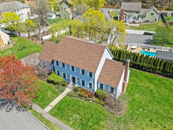 4 Carisbrooke Rd, Milton, MA 02186