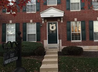 1327 Parkview Estates Dr, Ballwin, MO 63021