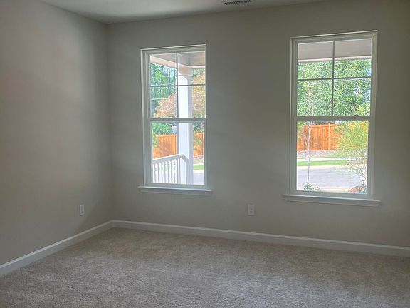 5th image of 424 Golden Dragonfly St