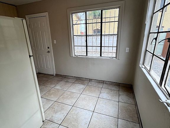 4th image of 2620 N Stone Ave #Tb2620-11