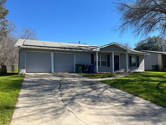 3rd image of 10818 Edgecrest Dr