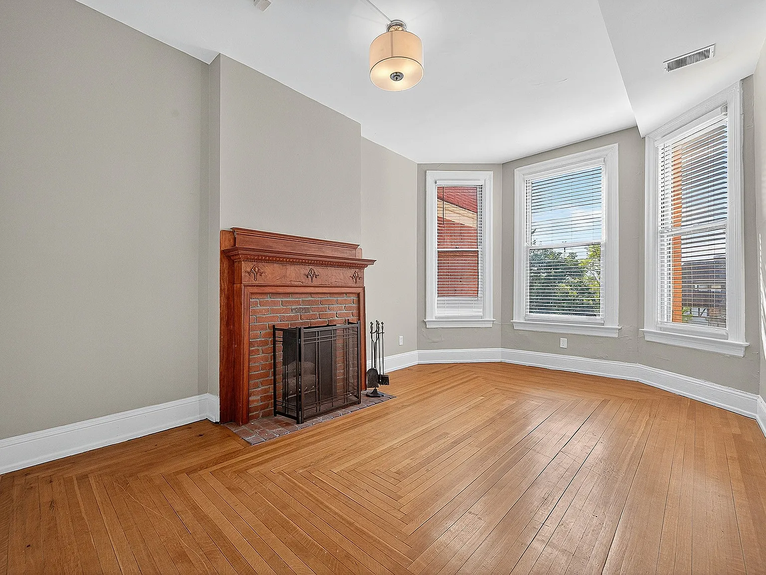 Grandview Apartments — Photo 2