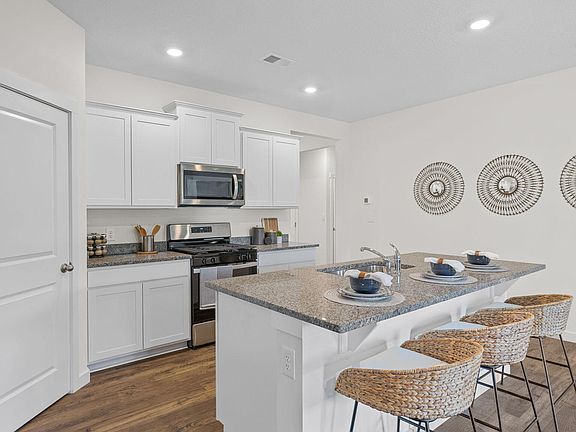 4th image of 4335 Scenic Meadow Dr NE