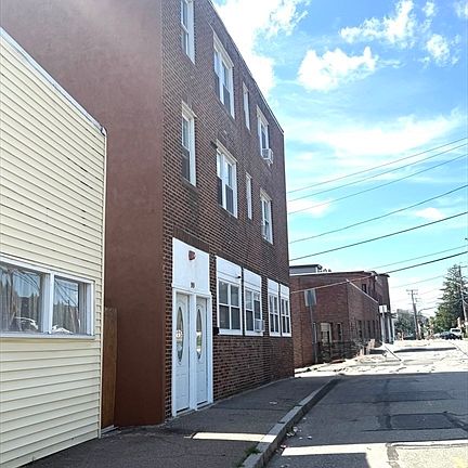2nd image of 99 Newbury Ave