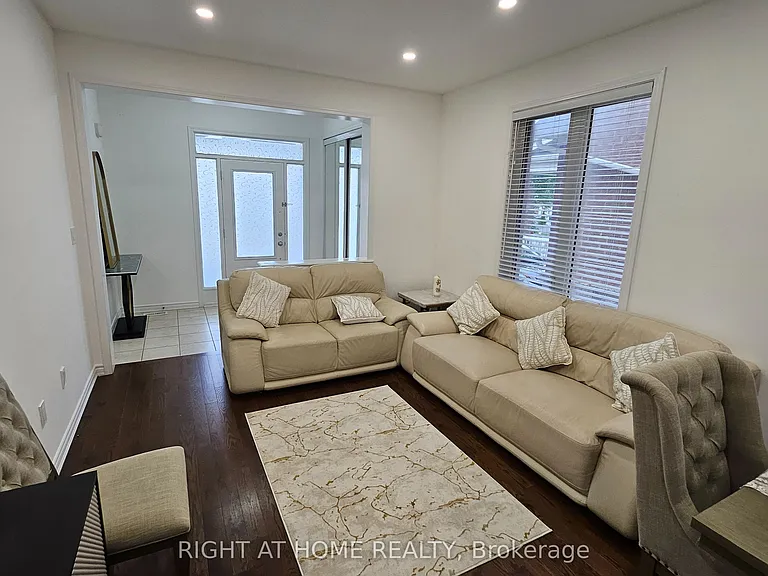 1206 Duignan Cres #UPPER — Photo 5
