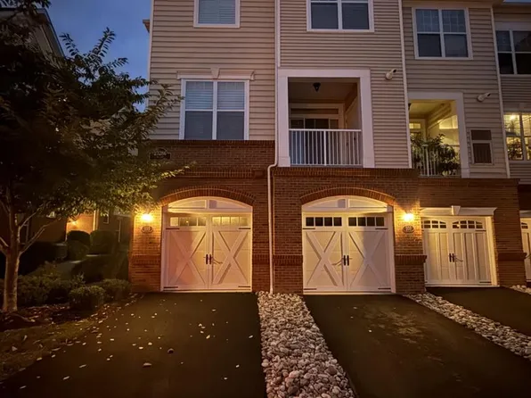 23286 Southdown Manor Ter Unit 105, Ashburn, VA 20148