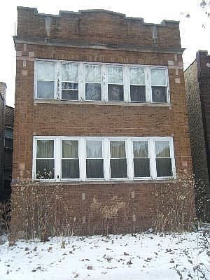 2nd image of 5926 N Artesian Ave