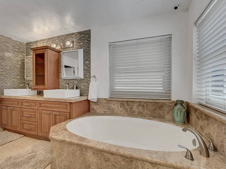 7085 Palmyra Ave — Photo 13