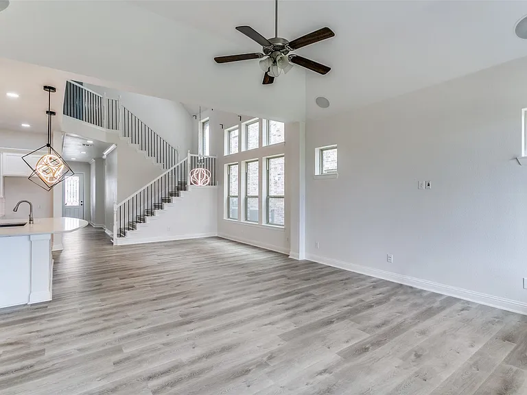 523 Paddock Way — Photo 5