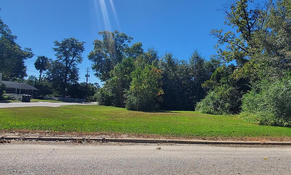 2nd image of 407 1st Ave