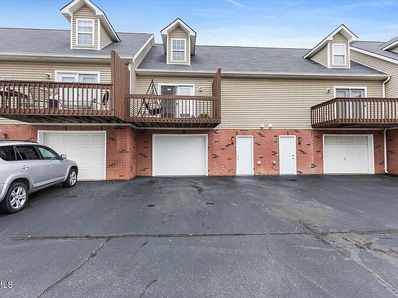 2nd image of 304 Cambridgeshire Ct #304