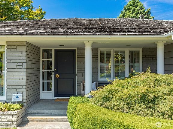 3rd image of 3657 W Viewmont Way W