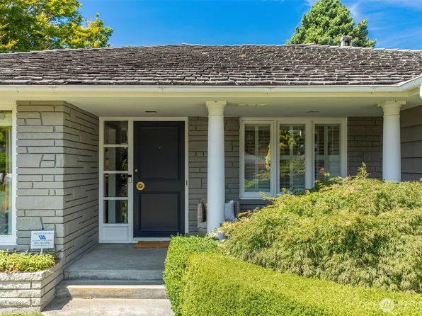 3657 W Viewmont Way W, Seattle, WA 98199