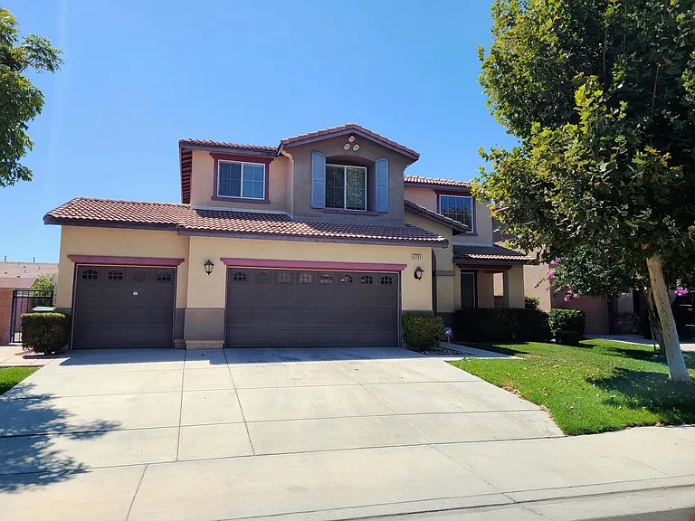 6751 Heathgrove Dr — Photo 1