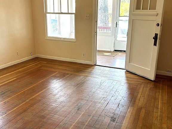 3rd image of 713 Steele St