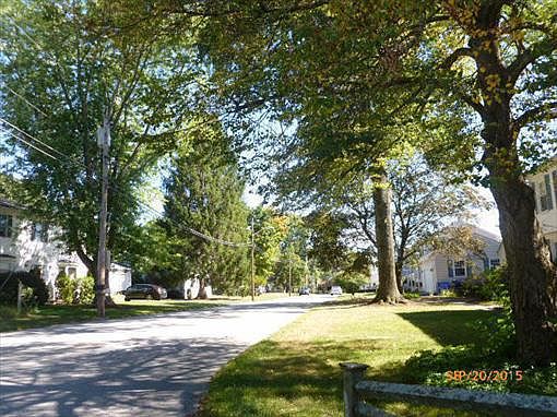 2nd image of 16 Rosemere Rd