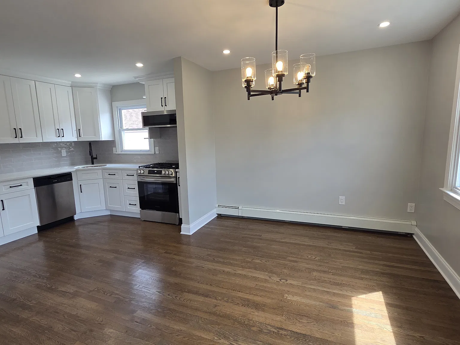 3 bed, 1.5 bath, $3,200 — Photo 3