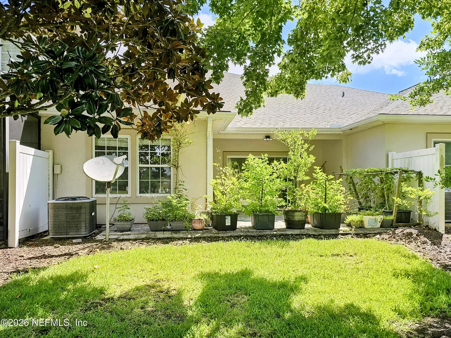 3 bed, 2.5 bath, 1608 sqft, $1,995 — Photo 3