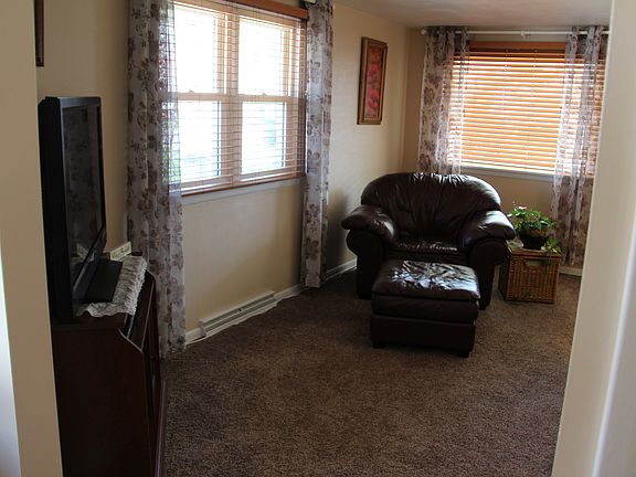 5th image of 104 E Helen St