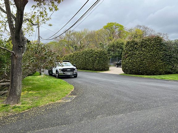 4th image of 90 Suydam Ln