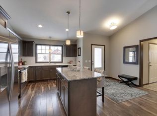 9124 Compass Point Rd, Woodbury, MN 55129