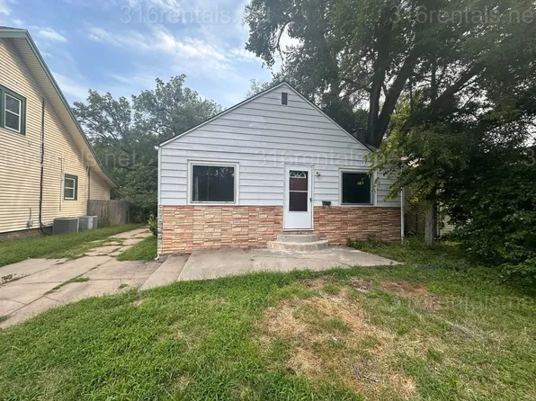 2915 W Douglas Ave, Wichita, KS 67213