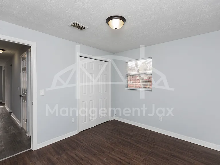 2661 W 25th St — Photo 13