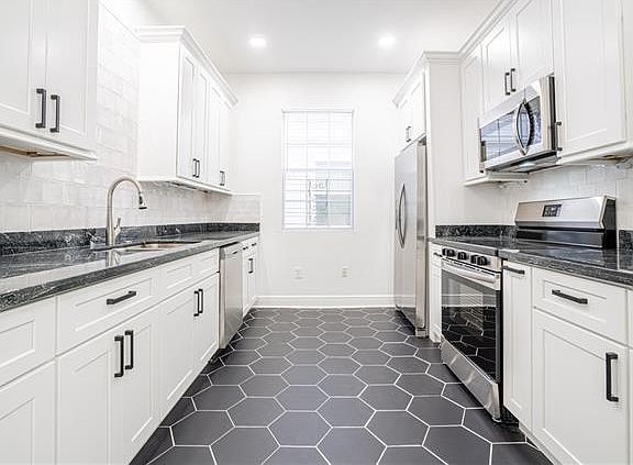 4th image of 5531 Willow St