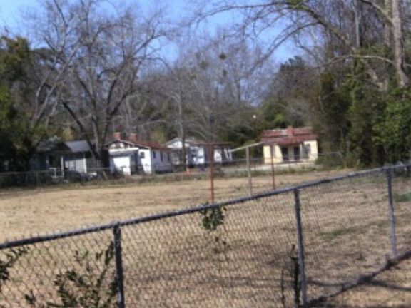 2nd image of 160 Geddings Ct
