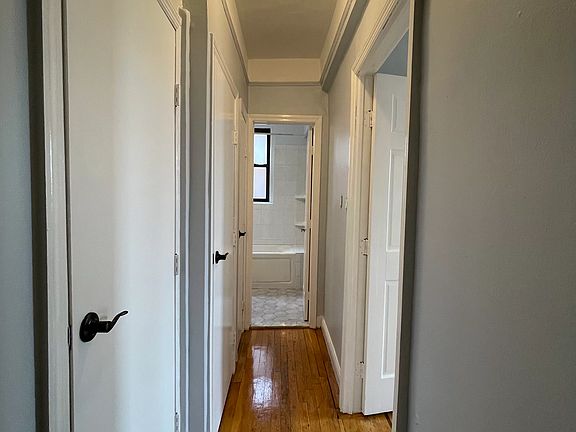 4th image of 16710 Crocheron Ave APT 4L