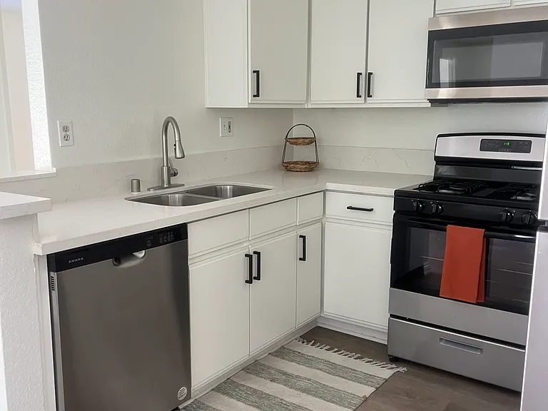 Arroyo Vista Apartments — Photo 42