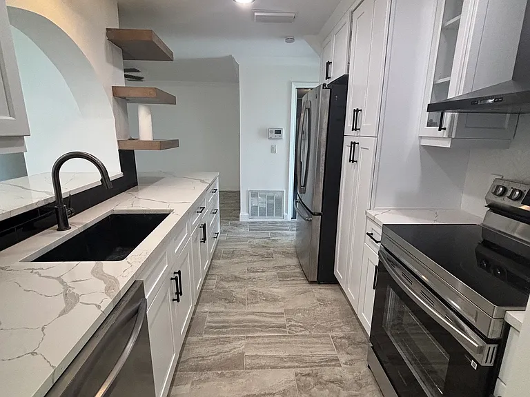 6060 Denver St NE — Photo 2