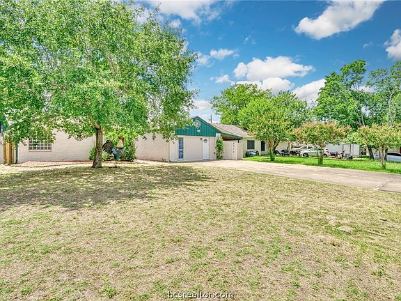 3rd image of 2715 Adrienne Cir