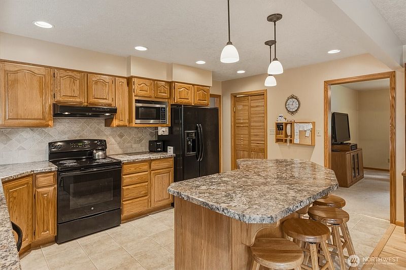 5th image of 299 Cedar Lane