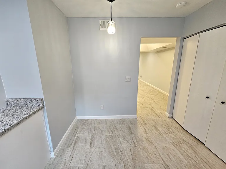 35 Summercreek Dr — Photo 4