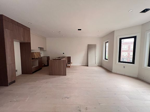 3rd image of 207 W 7th St #301