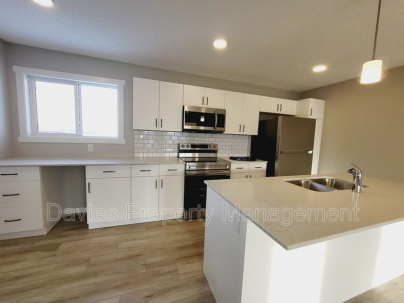 Edmonton Townhouse for rent - 3 Bedrooms — photo 2