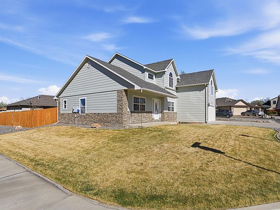 2nd image of 627 Kings Glen Loop