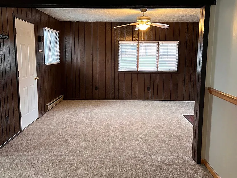 155 N Roanoke Ave — Photo 17
