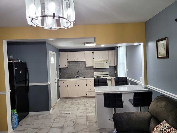 3rd image of 711 E Norris Dr