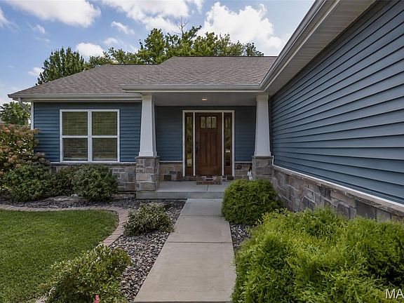 3rd image of 105 Red Pine Ct