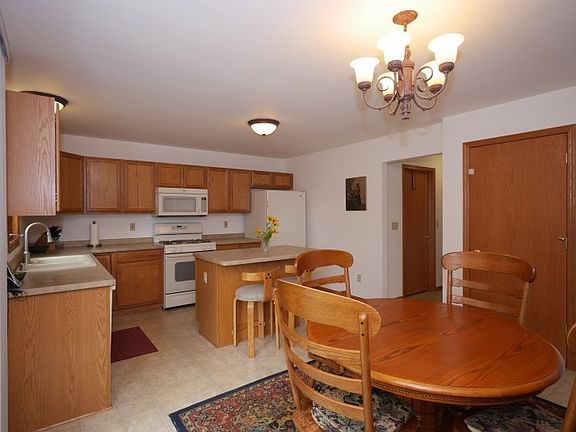 3rd image of 1034 Dresser Ave