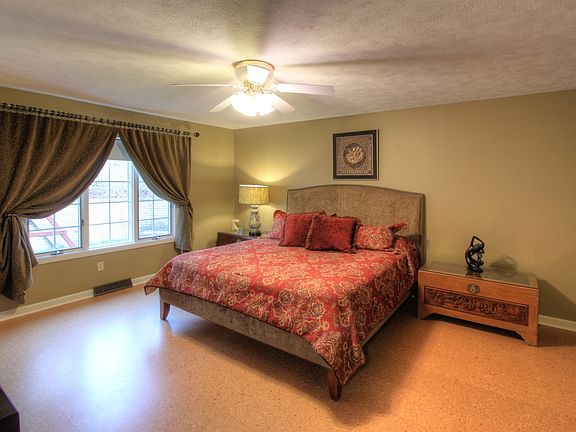 5th image of 1055 Imperial Dr