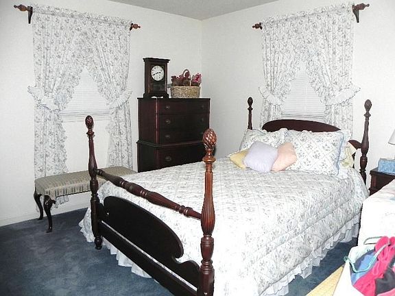 5th image of 921 Fleming Dr