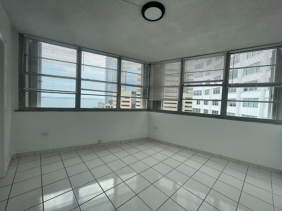 4th image of 905 Brickell Bay Dr APT 825