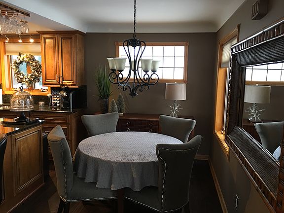 2nd image of 22501 Maple St